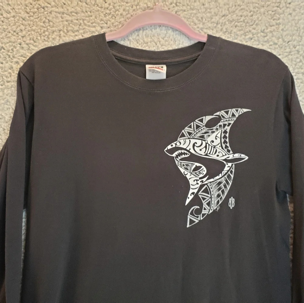 808 Clothing Co. Hawaii Black 100% cotton Shark & waves Graphic Tee Shirt Sz S - Picture 3 of 13